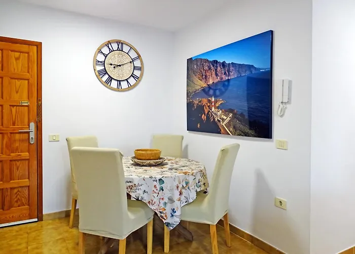 Piso En Con Terraza, Vistas Al Mar, Aire Acondicionado Y Garaje *