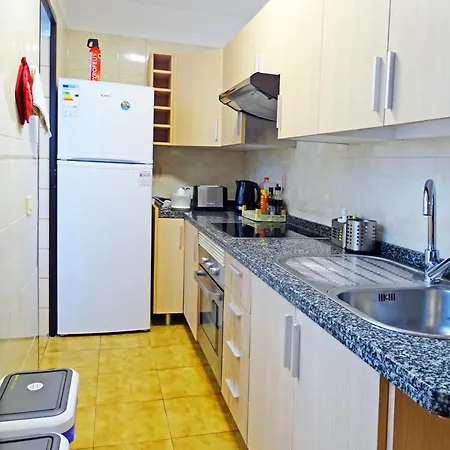 Piso En Con Terraza, Vistas Al Mar, Aire Acondicionado Y Garaje * كانديلاريا