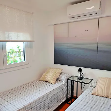 Piso En Con Terraza, Vistas Al Mar, Aire Acondicionado Y Garaje شقة *