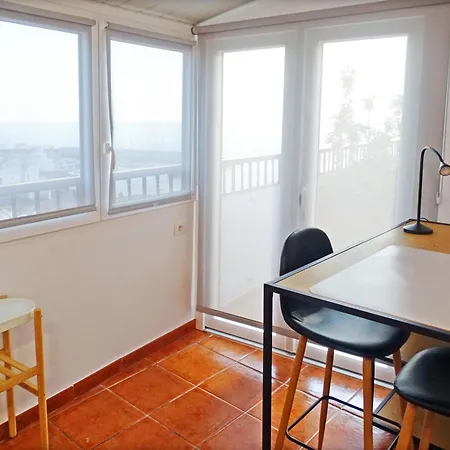 Piso En Con Terraza, Vistas Al Mar, Aire Acondicionado Y Garaje דירה
