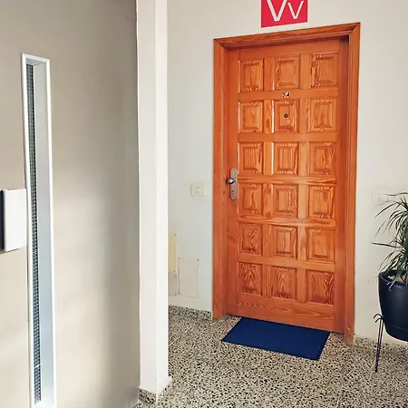 Piso En Con Terraza, Vistas Al Mar, Aire Acondicionado Y Garaje דירה *